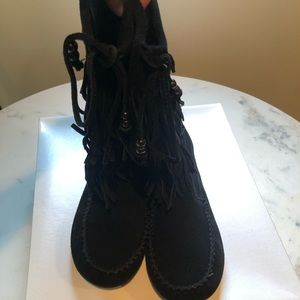 Minnetonka black suede fringe boots